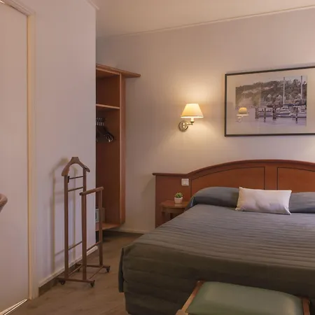 Hotel De Genève 3*