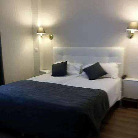 Hotel De Genève 3*
