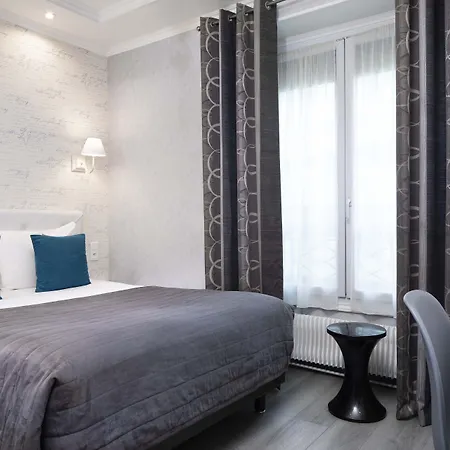 De Genève 3*
