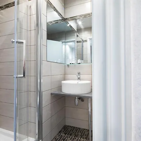 De Genève 3*